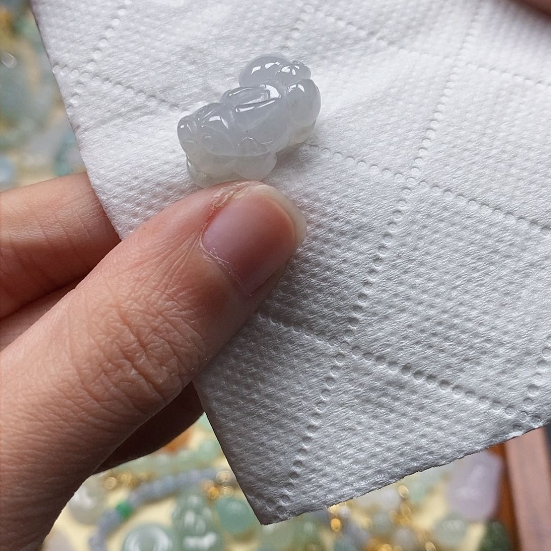 翡翠颈饰未镶嵌闪