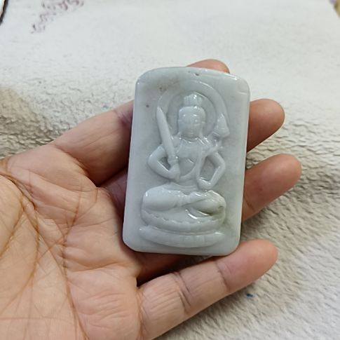 翡翠颈饰未镶嵌现****孙