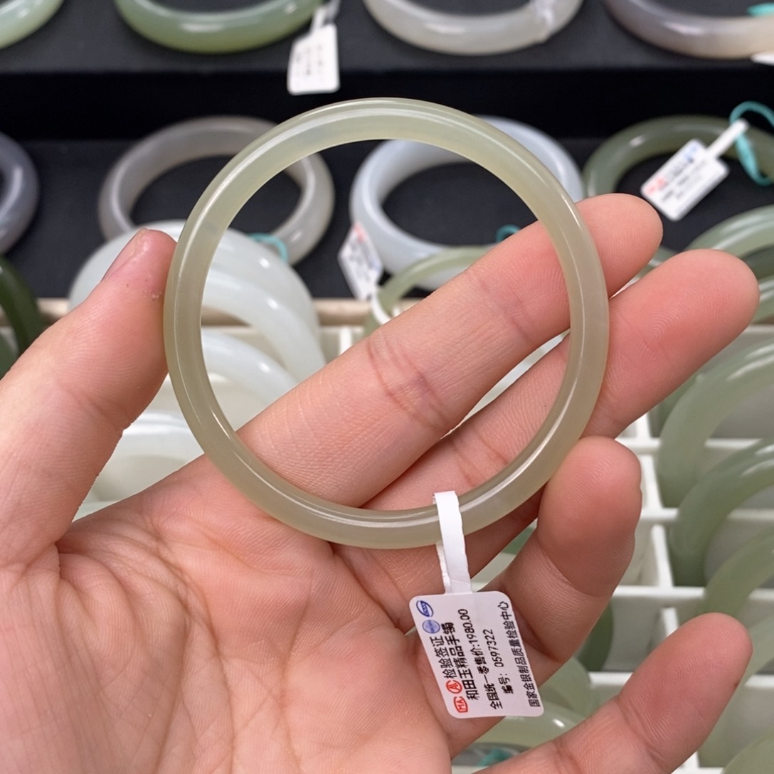 和田玉手镯未镶嵌53.54