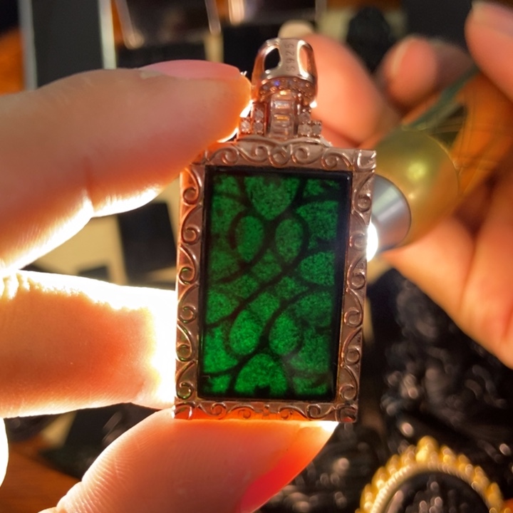 翡翠颈饰未镶嵌墨翠