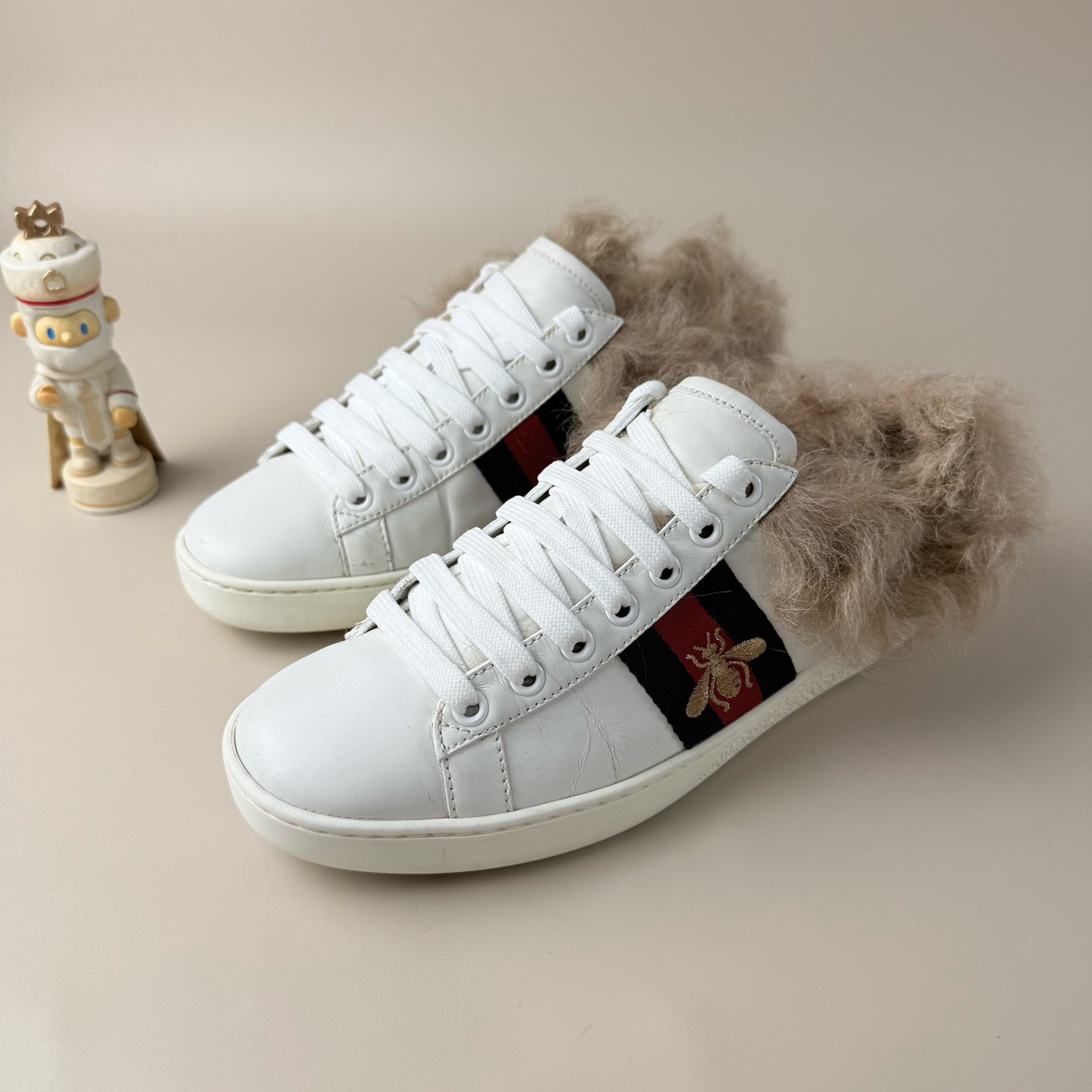 95新 GUCCI/古驰 （福利）小蜜蜂刺绣加绒小白鞋 35码 YLP1285