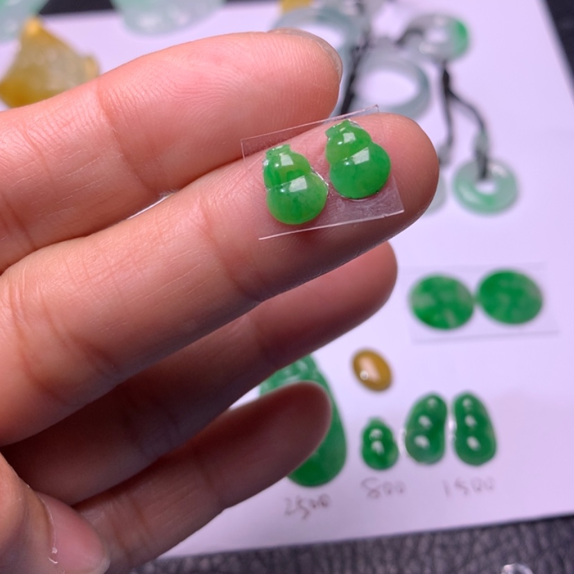 【闪购商品】翡翠颈饰未镶嵌葫芦