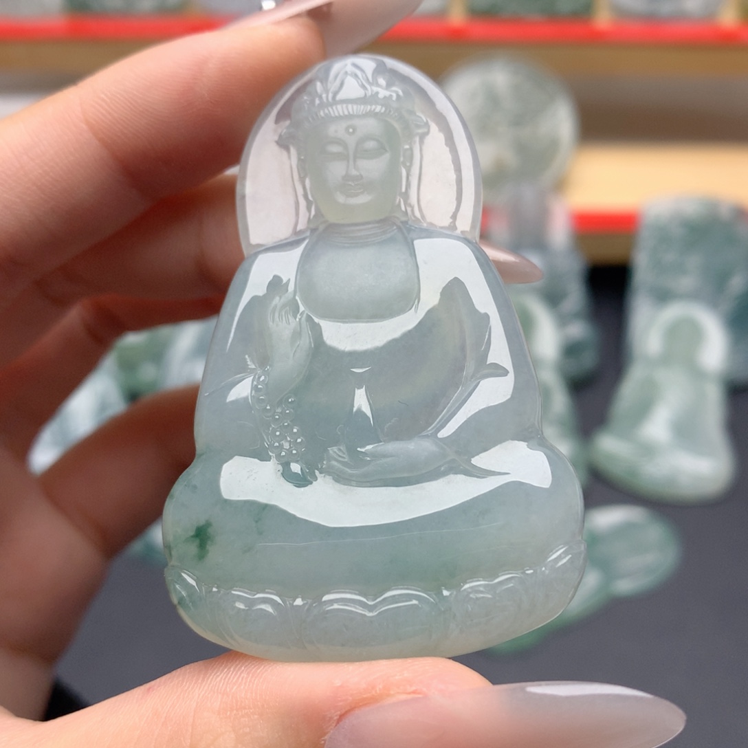 翡翠未镶嵌颈饰素衣观音