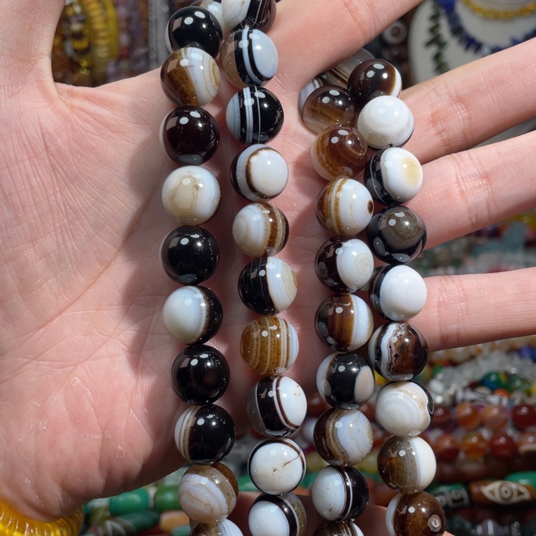 石英质玉，羊板眼14mm一条，未镶嵌