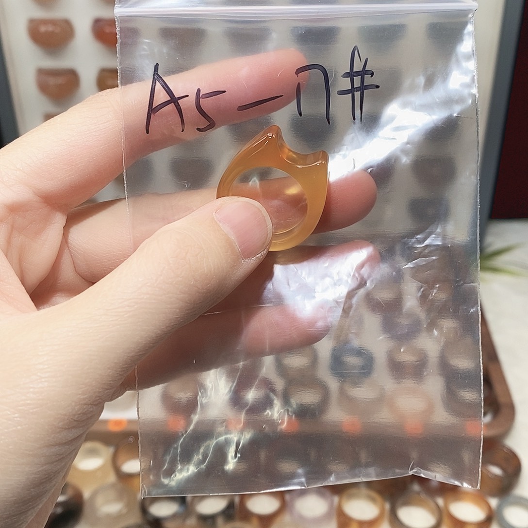 玛瑙/玉髓未镶嵌戒指港17码不退换猫耳朵款