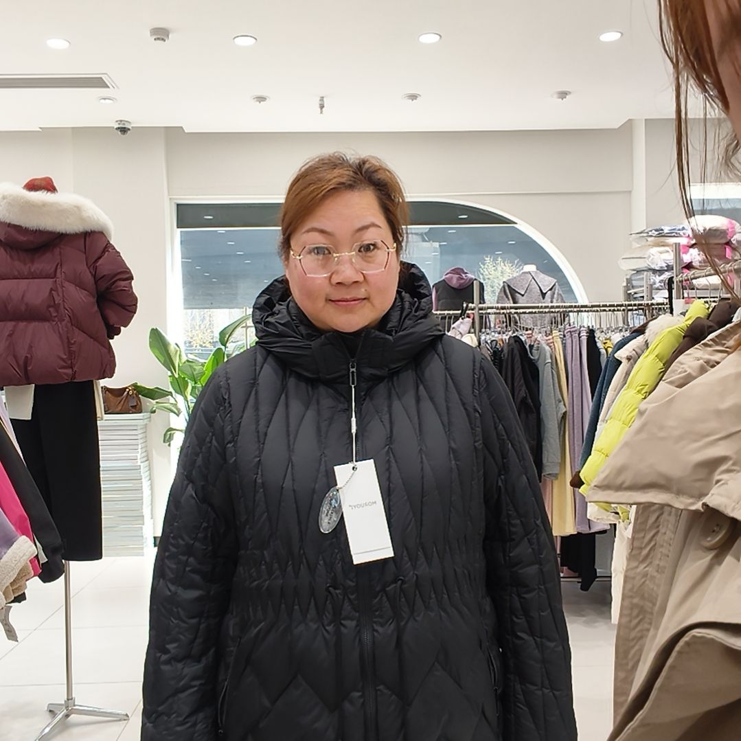 梁***号莫若衣  黑         