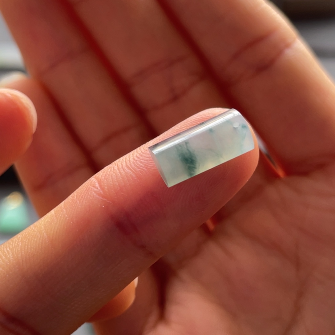 翡翠颈饰未镶嵌飘花