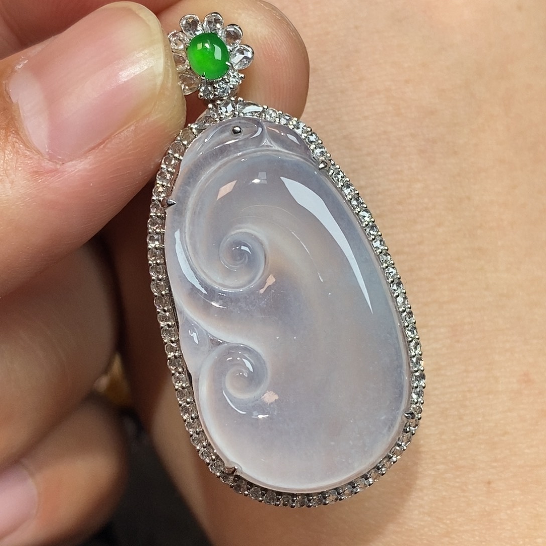 翡翠颈饰18K金镶嵌如意