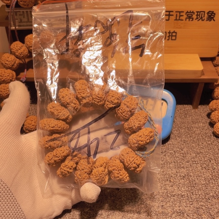 金刚菩提吊坠气**昂在这条街走到