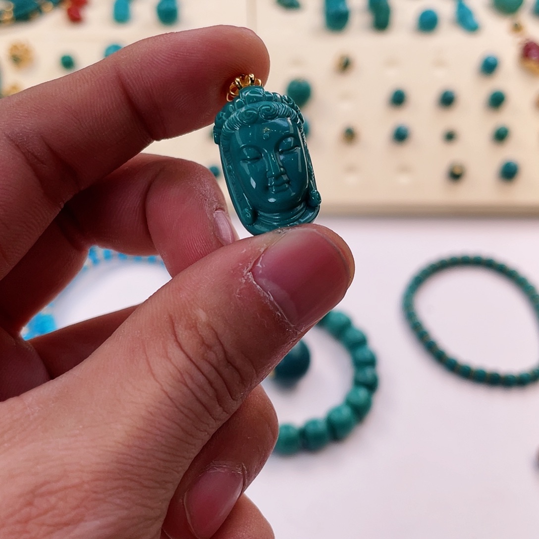 绿松石颈饰未镶嵌