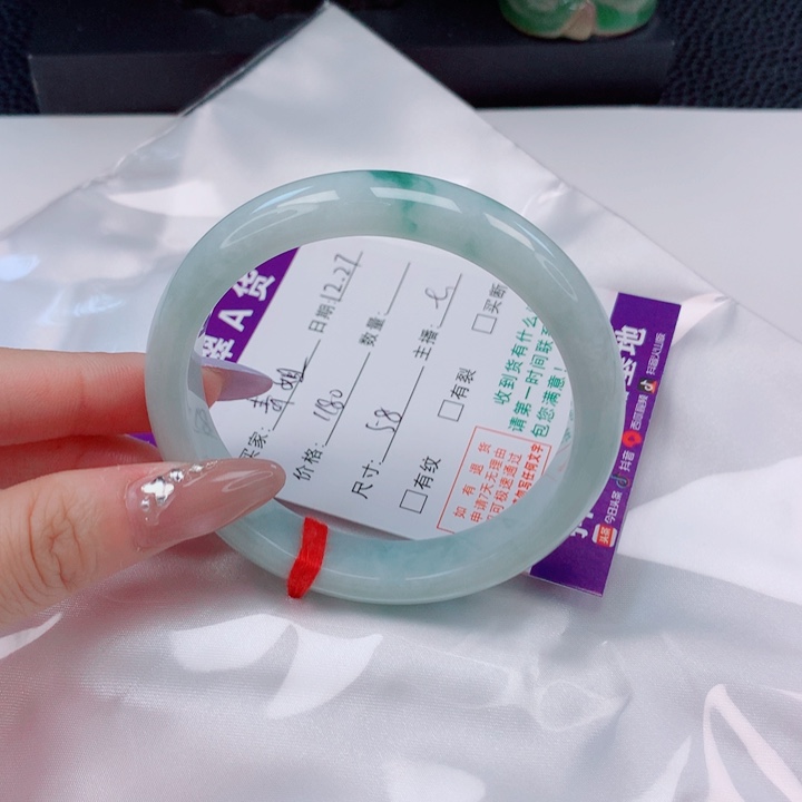 青***姐翡翠未镶嵌手镯58圈