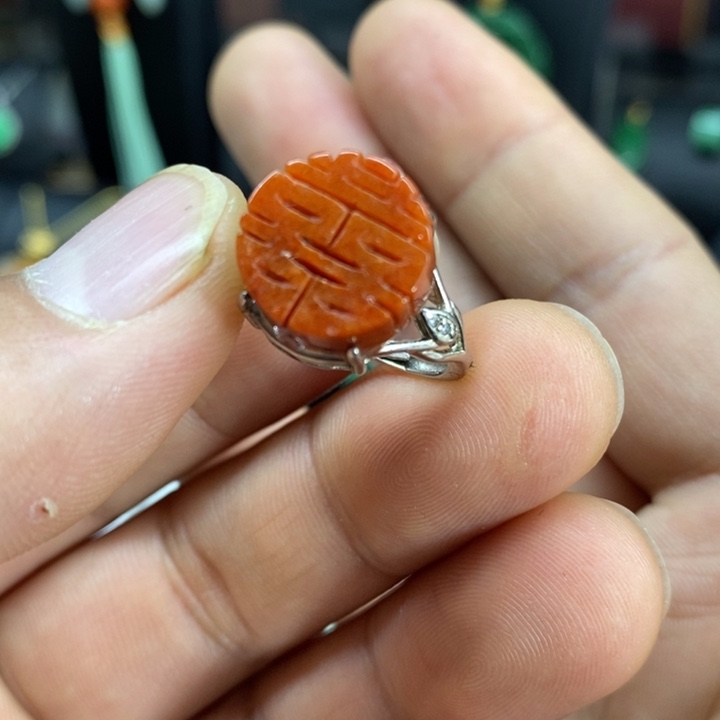 翡翠颈饰未镶嵌戒指