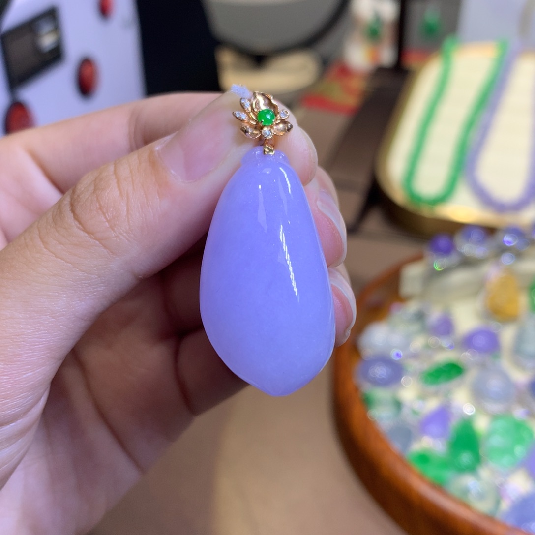 翡翠18K金镶嵌颈饰宁**远翡翠