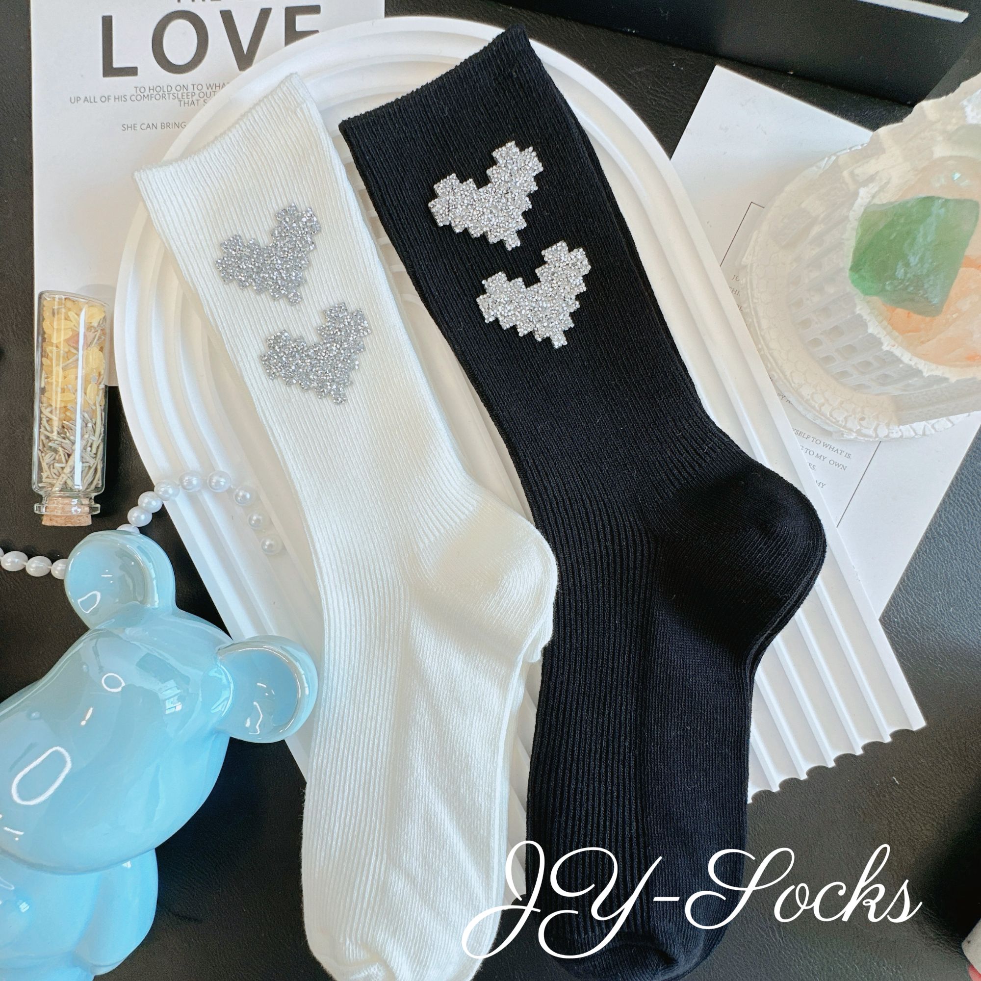 新款欧货袜子女秋冬百搭中筒袜烫钻双爱心ins潮配鲨鱼裤长筒袜