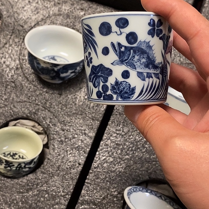 醒***睡元青花鱼藻纹直口杯