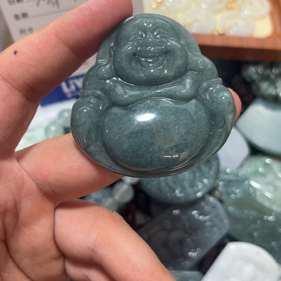 翡翠未镶嵌颈饰佛