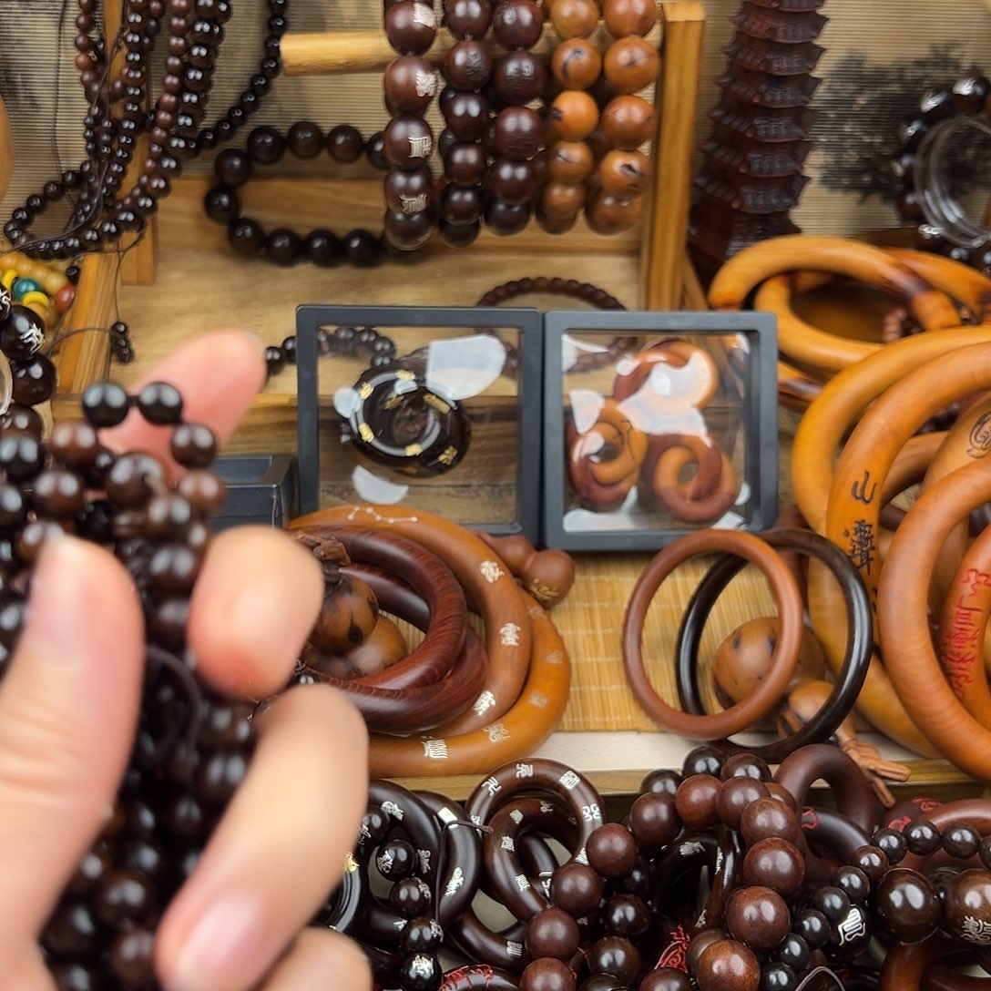 雪***儿0.8内径枣木玉化108颗