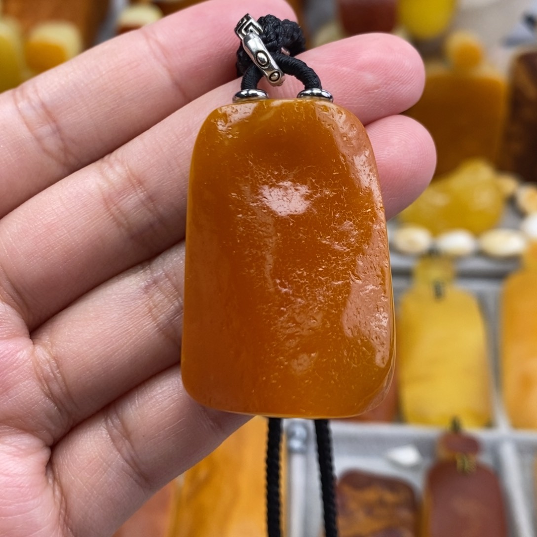 琥珀吊坠(赠链)未镶嵌