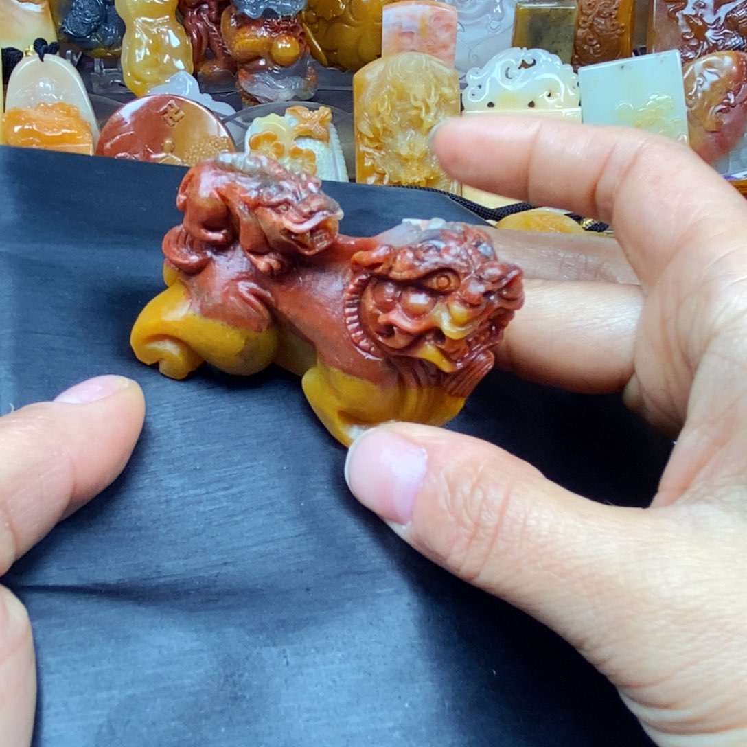 石英质玉（黄龙玉）颈饰未镶嵌