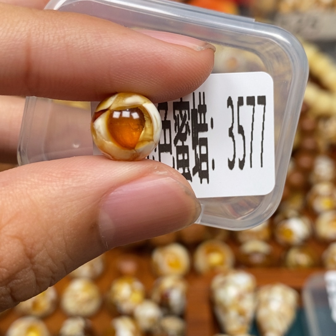 蜜蜡未镶嵌珠宝奇石3577