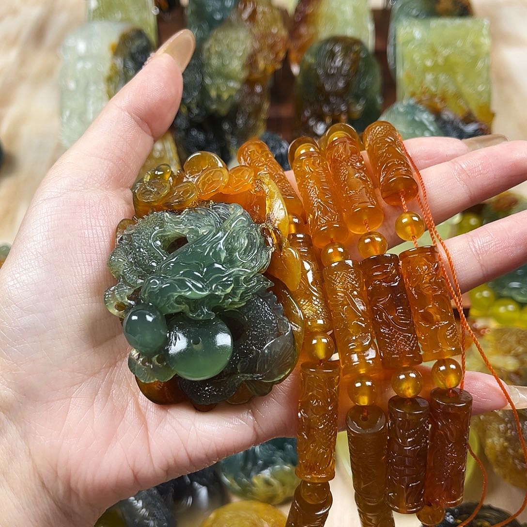 未镶嵌蛇纹石玉颈饰石*