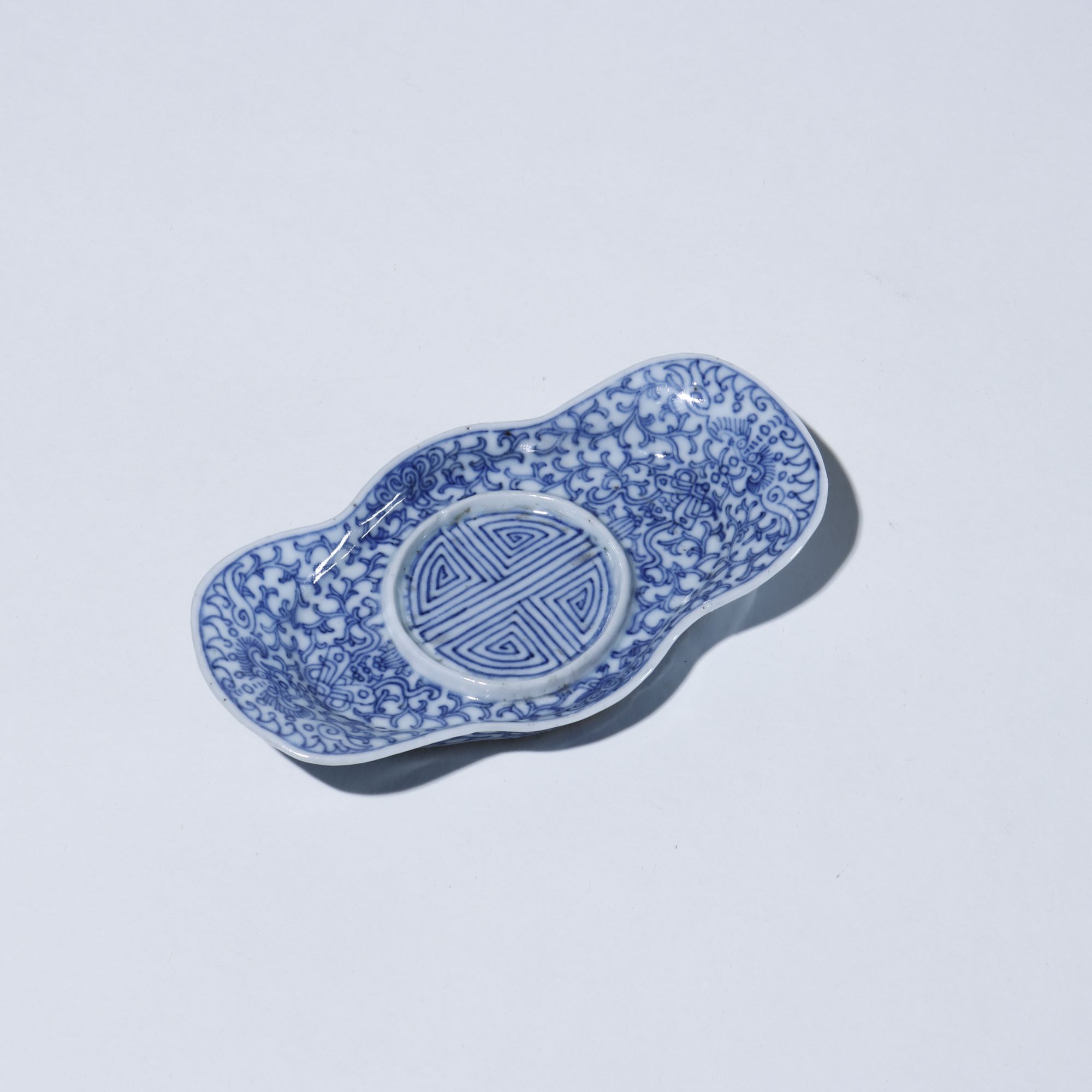 Lot.6120 363 清嘉庆 青花缠枝莲茶船 H:14