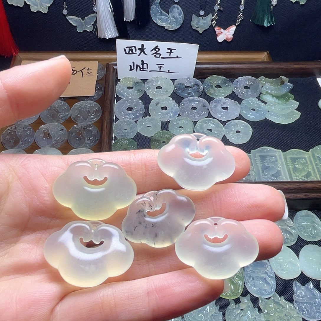 岫玉未镶嵌岫玉祥云锁吊坠