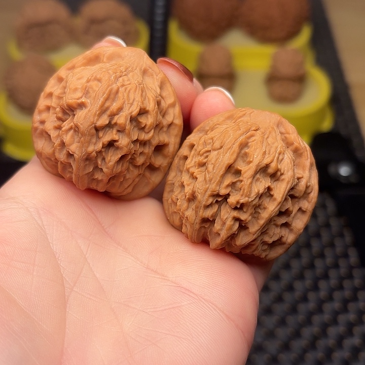 文玩核桃吊坠40红皮红皮红狮子头