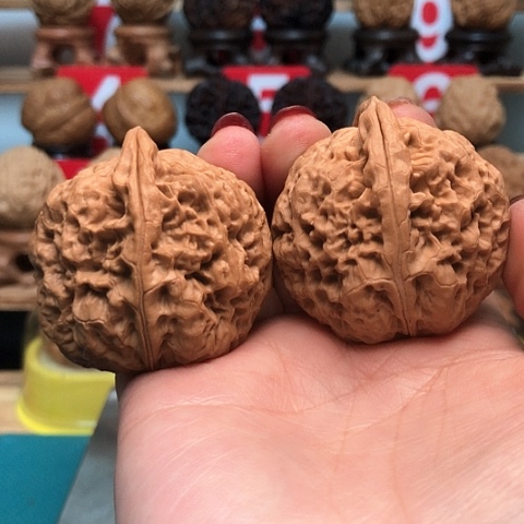 文玩核桃把件云南铁核桃