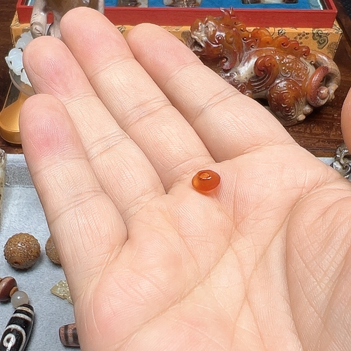 玛瑙/玉髓挂件未镶嵌烟**人