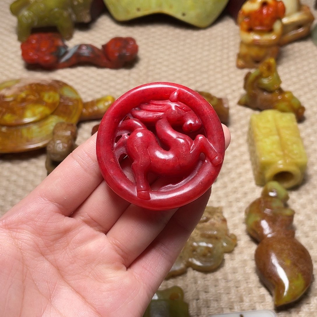 蛇纹石玉未镶嵌颈饰
