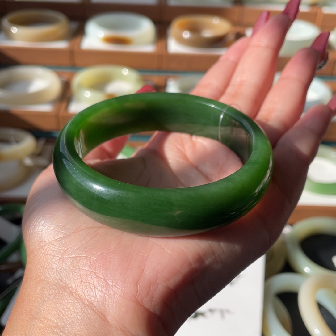 未镶嵌手镯和田玉秀*