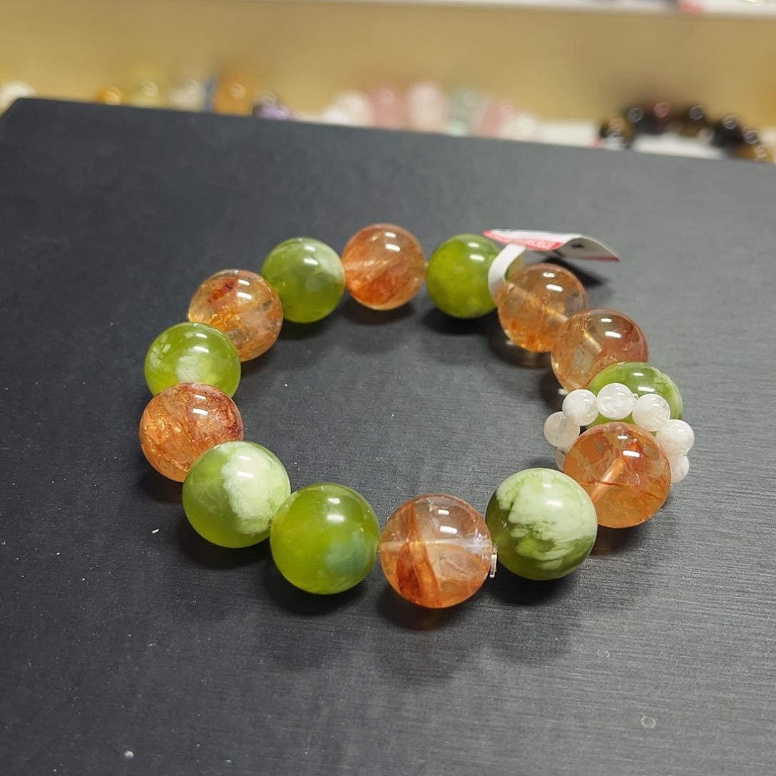 未镶嵌水晶手链红胶花加岫玉设计款手串