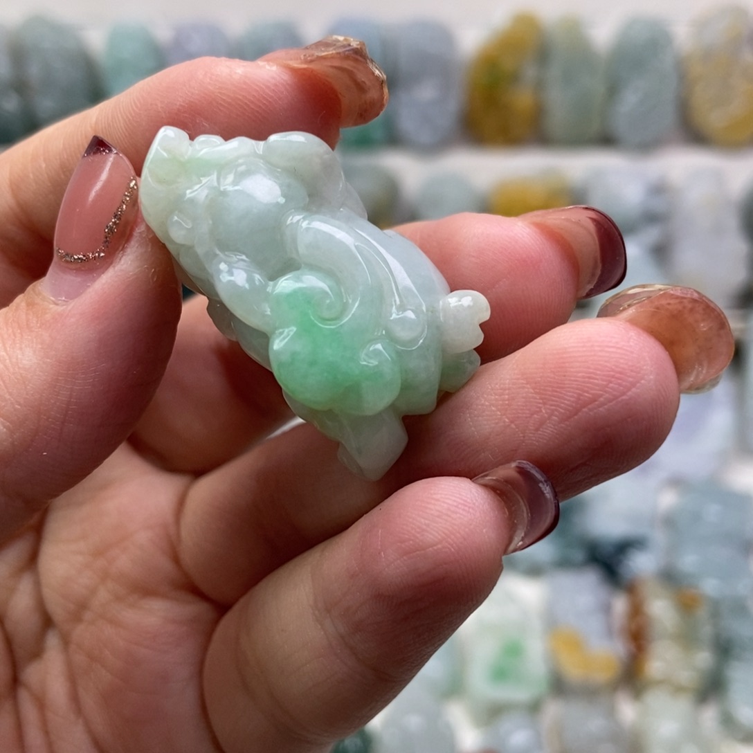 翡翠吊坠(赠链)未镶嵌