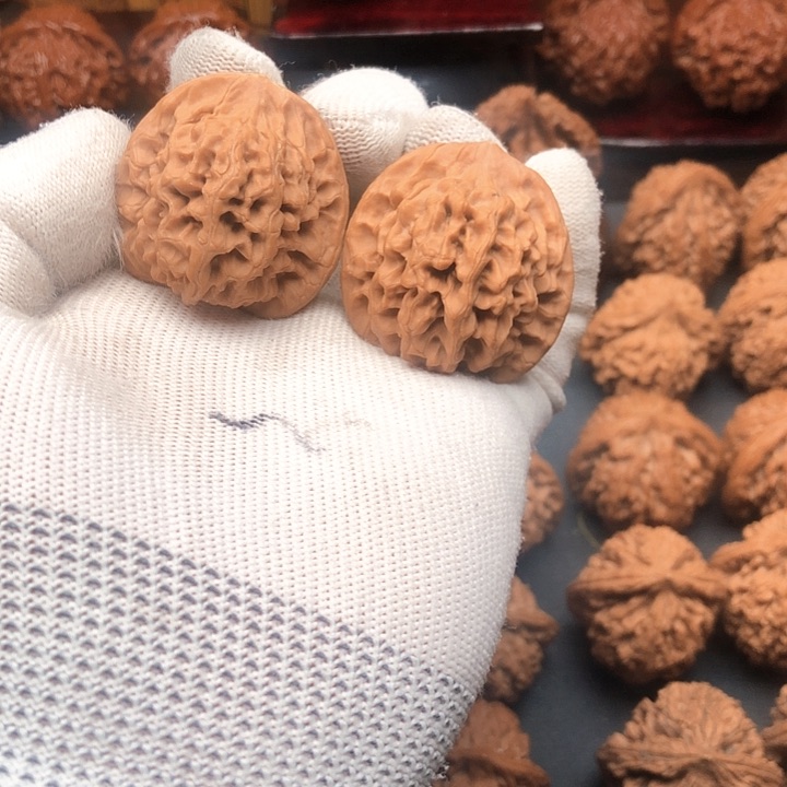 桃核把件秦闷狮子头精品文玩核桃