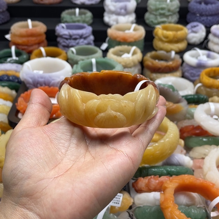 李***运石英质玉未镶嵌手镯