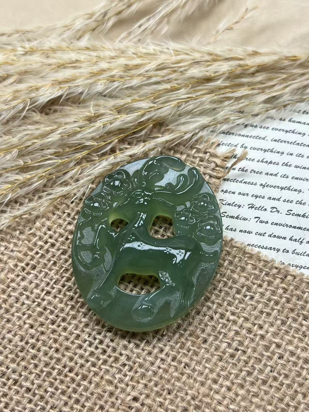 天然岫玉精品镂空雕刻一鹿生花鹿鹿通鹿鹿发吊坠
