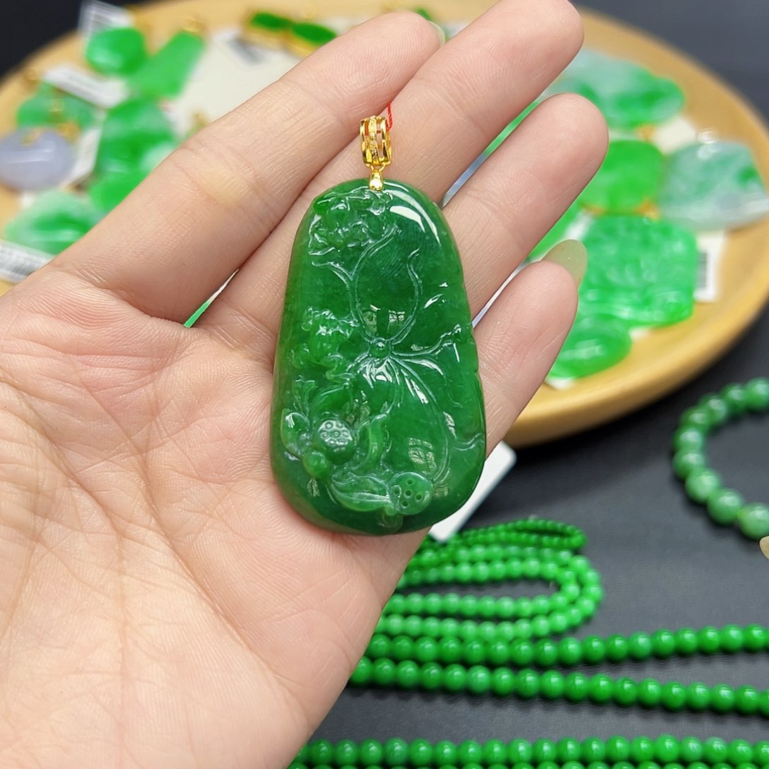 翡翠颈饰18K金镶嵌天然缅料A货一件