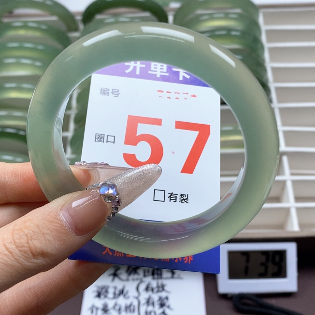 蛇纹石玉手镯未镶嵌