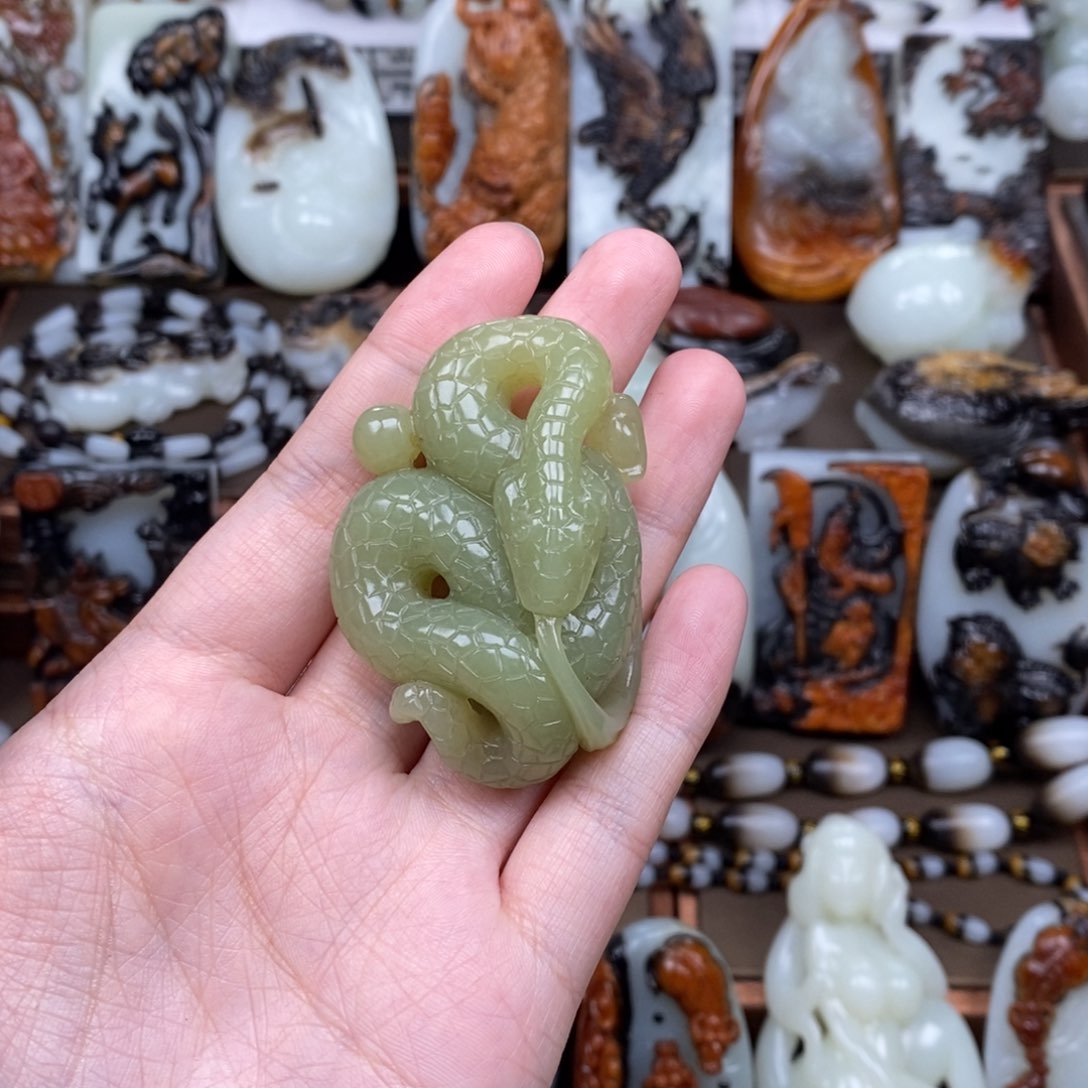 颈饰未镶嵌和田玉