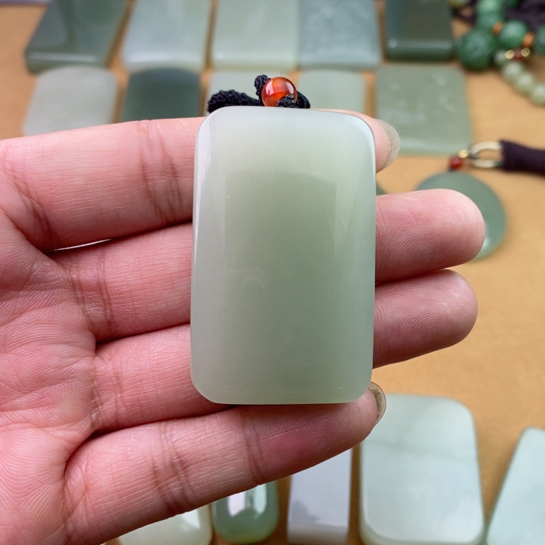 和田玉颈饰未镶嵌S*K包容有晶体