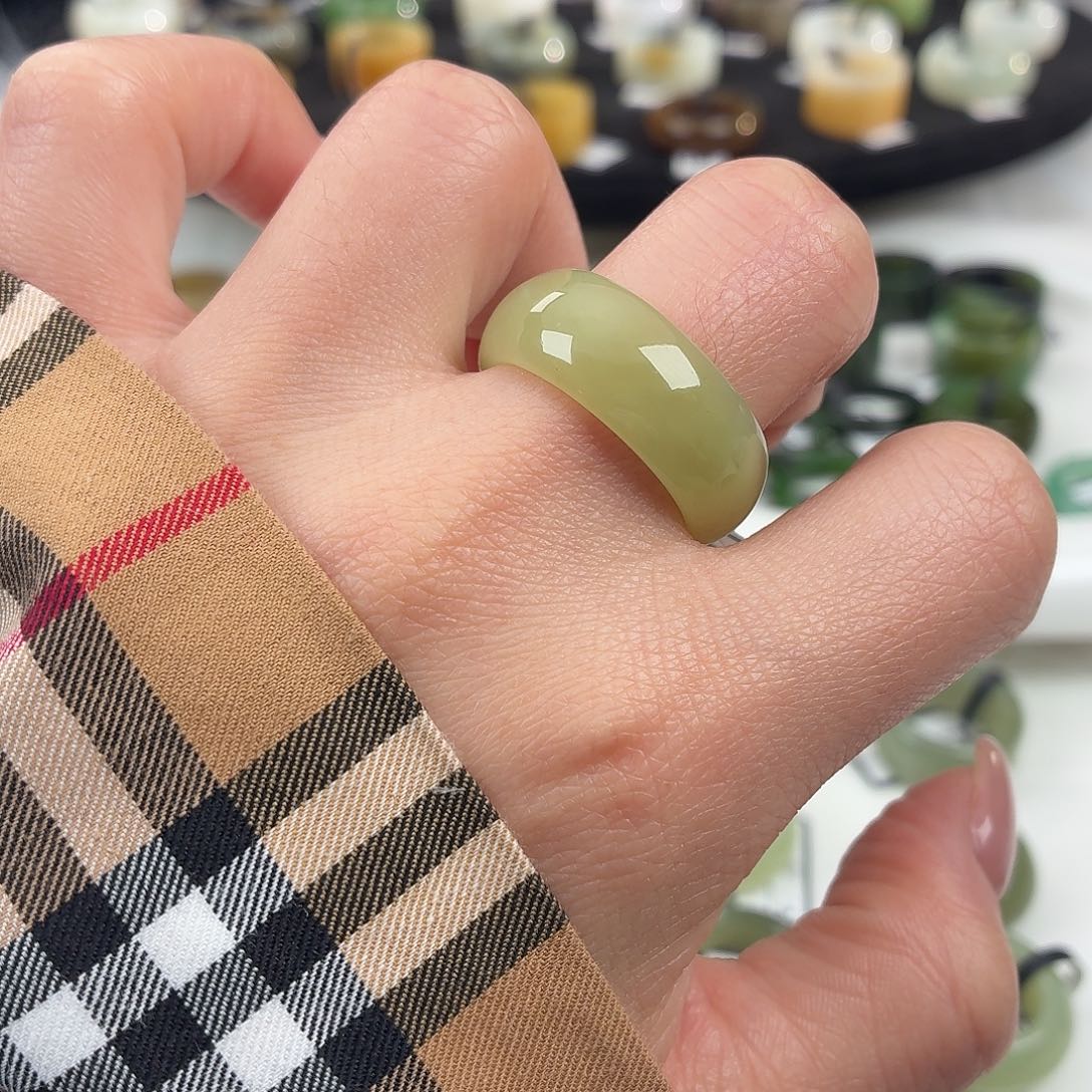 和田玉未镶嵌戒指S162果绿轮胎20.0