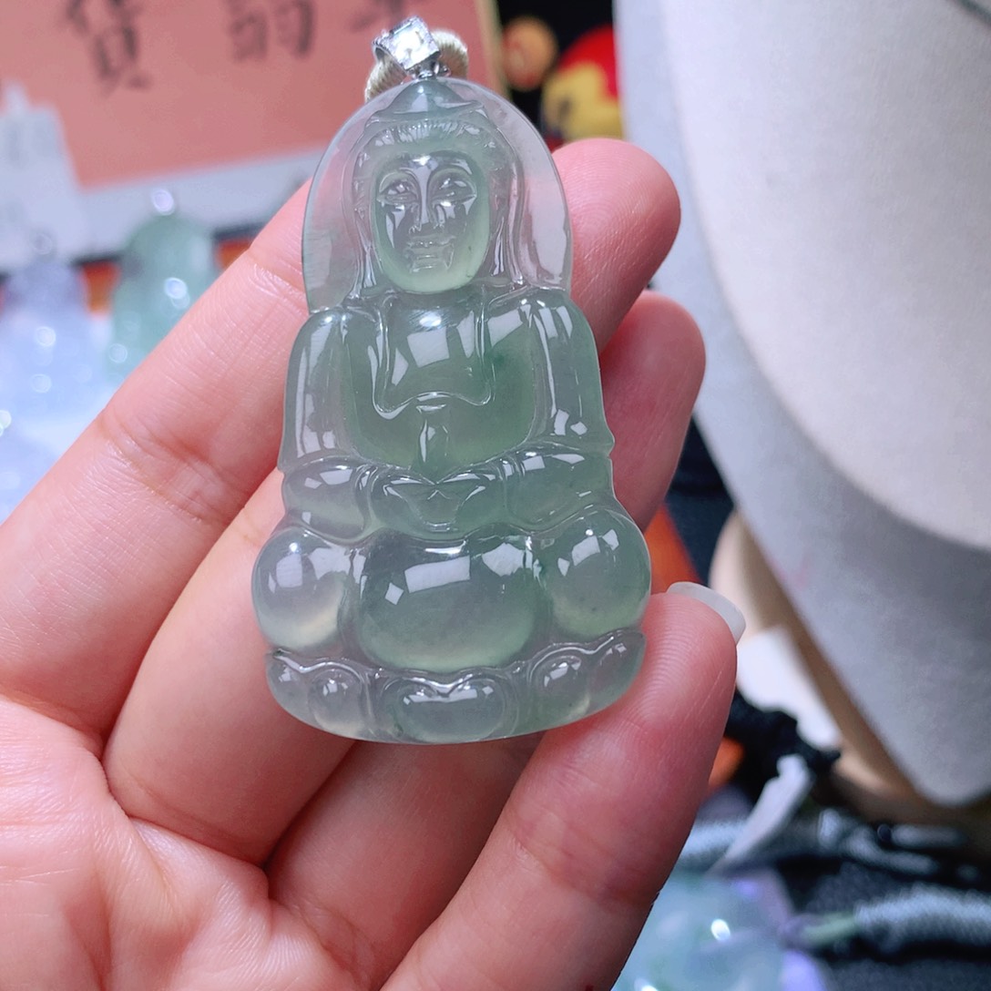 颈饰18K金镶嵌翡翠观音