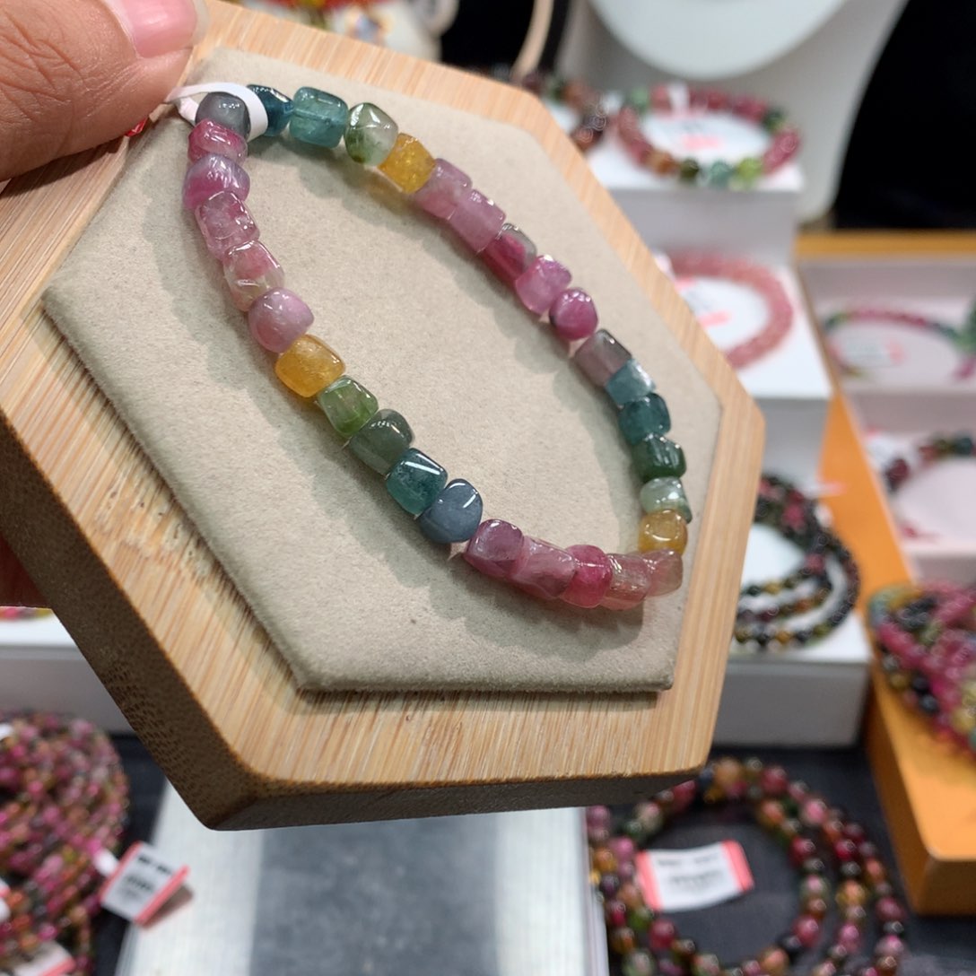 碧玺手链未镶嵌    6.3mm。      