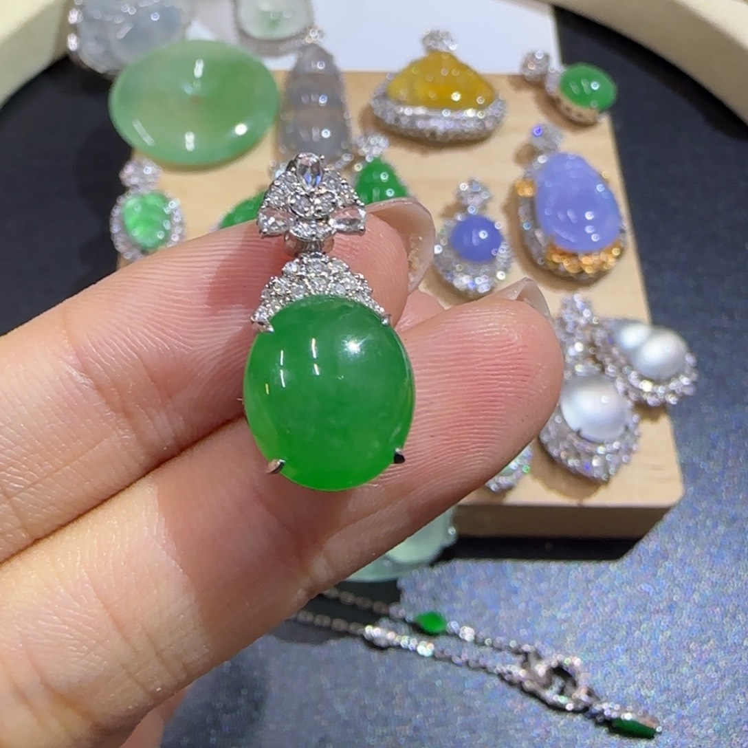 颈饰18K金镶嵌翡翠精品