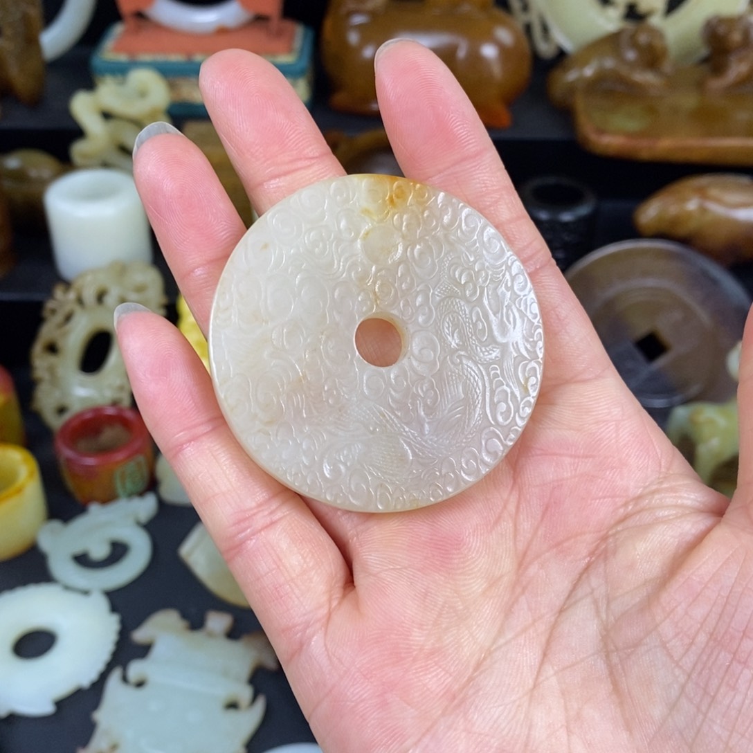 雲***軒和田玉未镶嵌颈饰