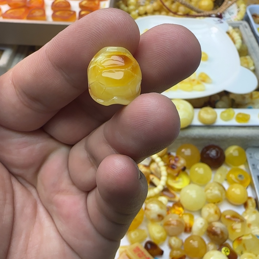 琥珀未镶嵌裸石1.26克15×14×9