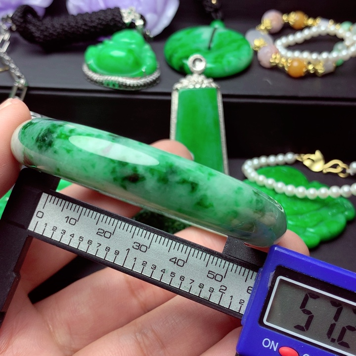 翡翠未镶嵌手镯…．．