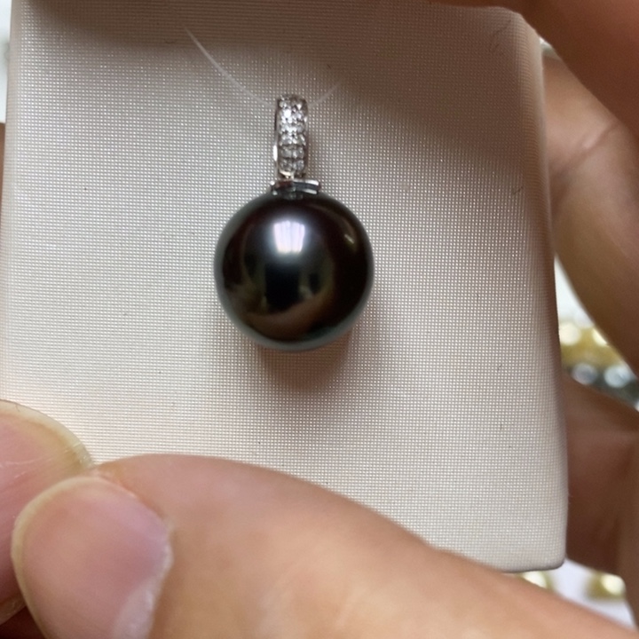 18K金镶嵌海水珍珠孔雀绿黑珍珠吊坠