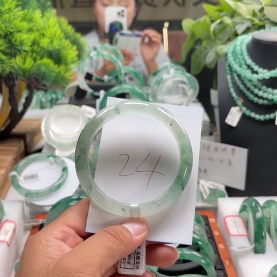 石英质玉手镯未镶嵌